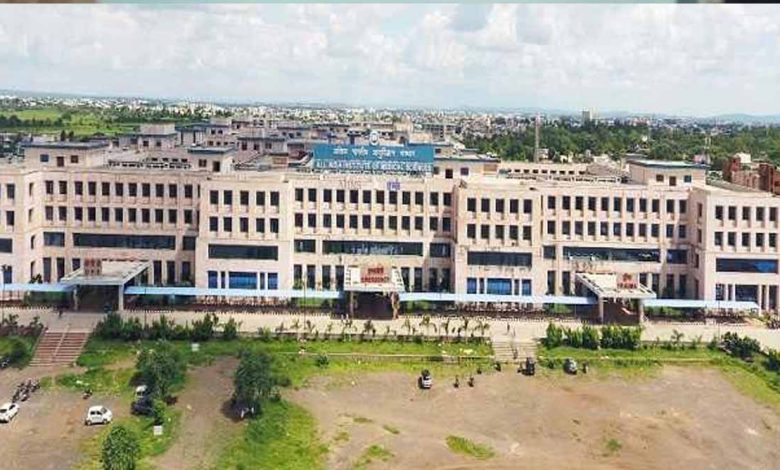 निजी और सरकारी डाक्टर्स नवजात शिशुओं की उपचार की आधुनिक