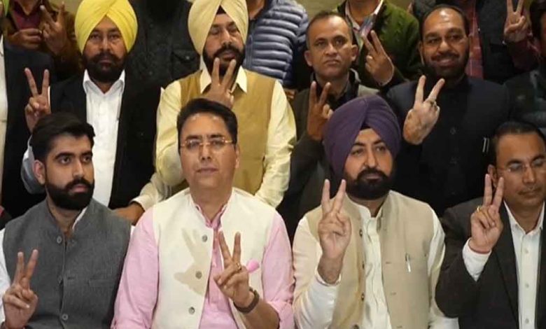 पंजाब के बठिंडा में आम आदमी पार्टी के सिर ताज सजा, पदमजीत मेहता चुने गए मेयर 1 पंजाब के बठिंडा में आम आदमी पार्टी के सिर ताज