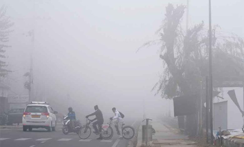 पहाड़ों पर हो रही बर्फबारी का असर पंजाब में देखने