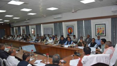 प्रभारी मंत्री ने बजट घोषणाओं को लेकर जिला स्तरीय अधिकारियों