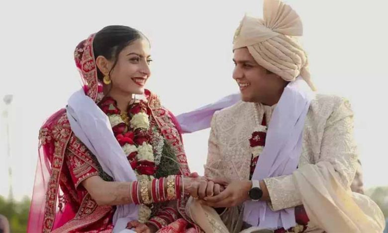 'बालवीर' फेम देव जोशी ने अपनी लॉन्ग टाइम पार्टनर आरती के साथ की शादी 1 बालवीर फेम देव जोशी ने अपनी लॉन्ग टाइम पार्टनर आरती