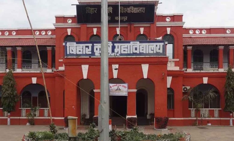 बॉर्डर से बंटी दुनिया को इंटरनेट ने इतना खोल दिया है कि ज्ञान हासिल करने के लिए अब वीजा जरूरी नहीं 1 बॉर्डर से बंटी दुनिया को इंटरनेट ने इतना खोल दिया
