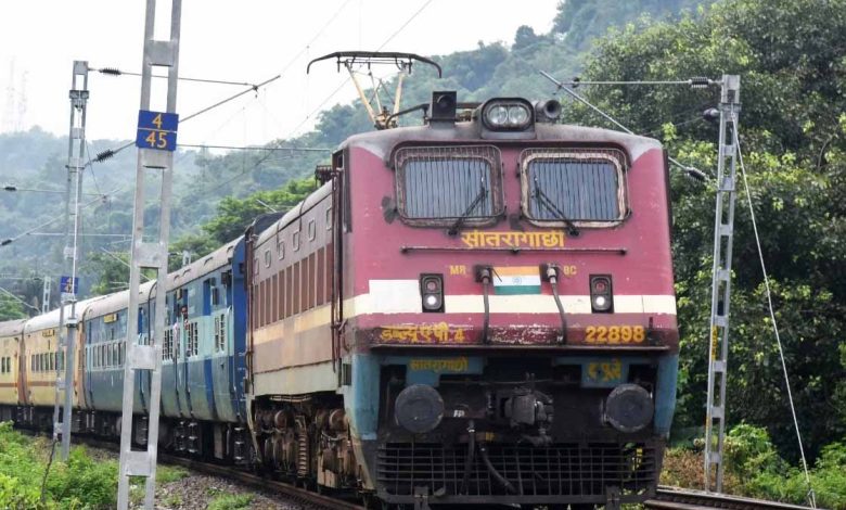 भीड़ को देखते हुए रेलवे का फैसला प्रयागराज के लिए