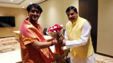 मुख्यमंत्री डॉ यादव ने बागेश्वर धाम पीठाधीश्वर के साथ धाम