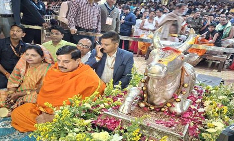 मुख्यमंत्री डॉ यादव ने महाशिवरात्रि पर सपत्नीक भगवान महाकाल की