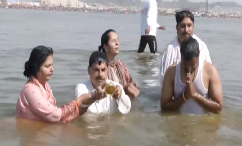 मोहन यादव और भजनलाल ने एक साथ महाकुंभ में किया स्नान, दिल्ली चुनाव की जीत पर पीएम मोदी को बधाई 1 मोहन यादव और भजनलाल ने एक साथ महाकुंभ में किया