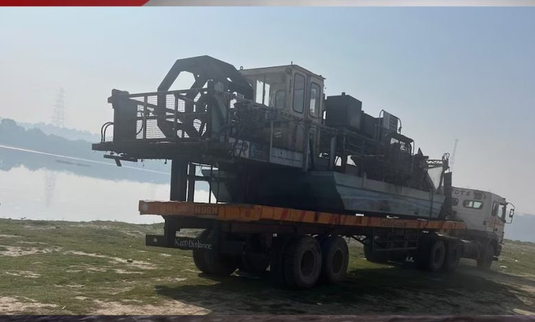 यमुना की सफाई के लिए पहुंच गईं बड़ी बड़ी मशीनें LG