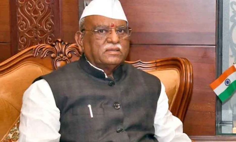 योग साधक सम्मान समारोह आयोजित— योग और फागुन महोत्सव के