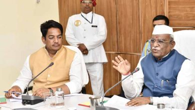 राज्यपाल ने झुंझुनूं में ली जिला स्तरीय अधिकारियों की बैठक