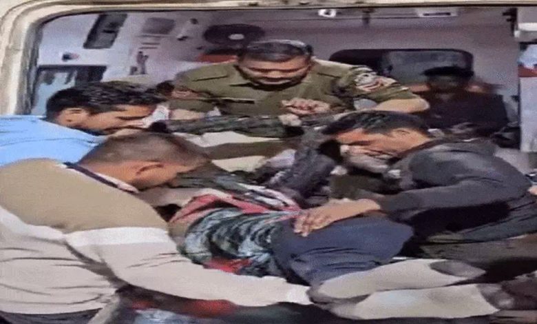 रीवा में महाकुंभ से लौट रहा वाहन ट्रक से टकराया