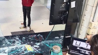 रेलवे स्टेशन पर विक्षिप्त युवक ने किया हंगामा टिकट काउंटर