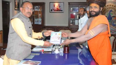 विधान सभा अध्x200dयक्ष से कानपुर के संत पीठाधीश्x200dवर ने की