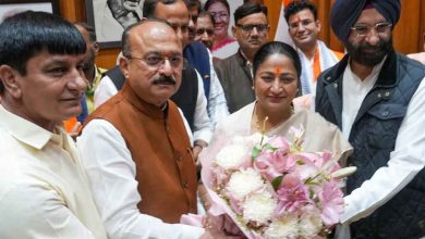 विधानसभा में आंबेडकर और भगत सिंह की तस्वीर हटाने पर