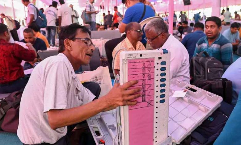 सुप्रीम कोर्ट ने चुनाव आयोग को दिए निर्देश, नहीं मिटाए EVM का डेटा 1 सुप्रीम कोर्ट ने चुनाव आयोग को दिए निर्देश नहीं मिटाए