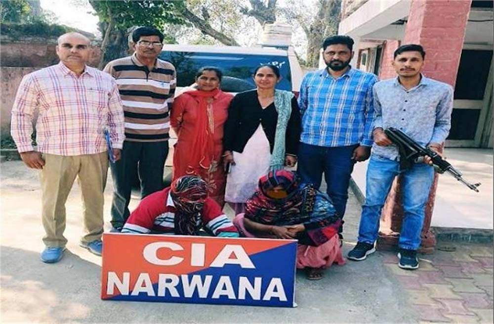 अपराधियों के खिलाफ चलाए जा रहे विशेष अभियान के तहत, 8 लाख रुपए लेते हुए महिला सहित 2 आरोपी गिरफ्तार, हुआ खुलासा 6 अपराधियों के खिलाफ चलाए जा रहे विशेष अभियान के तहत