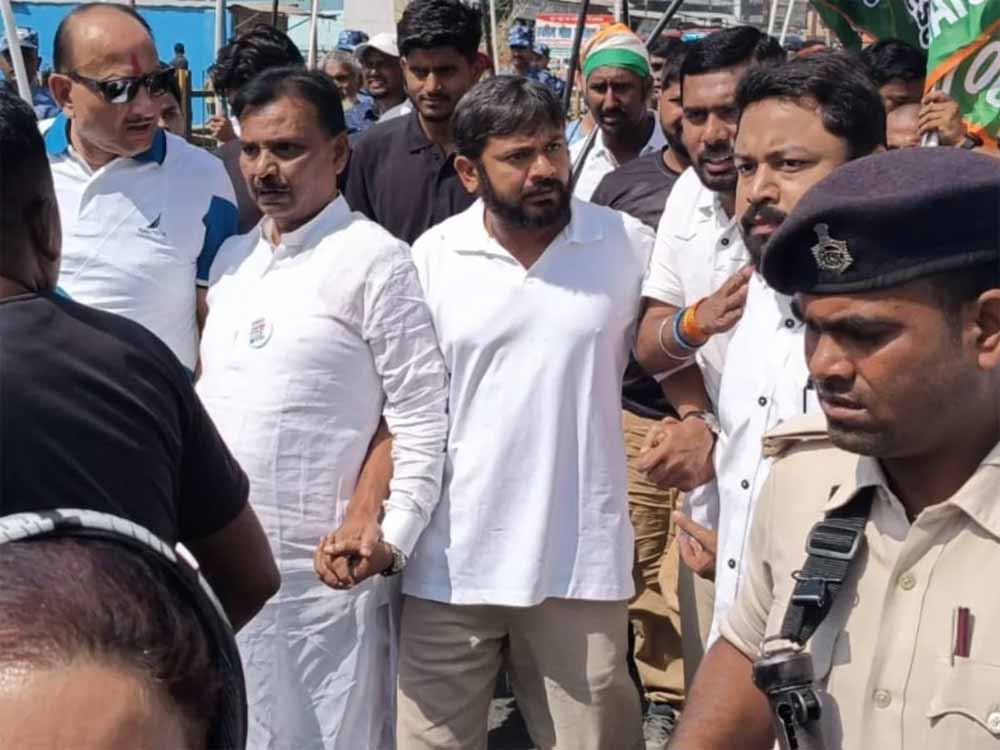 अररिया में कांग्रेस कार्यकर्ताओं का कन्हैया कुमार के बाउंसरों के