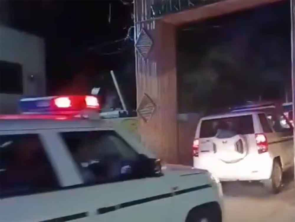 अरविंद केजरीवाल मन की शांति की तलाश में विपश्यना के