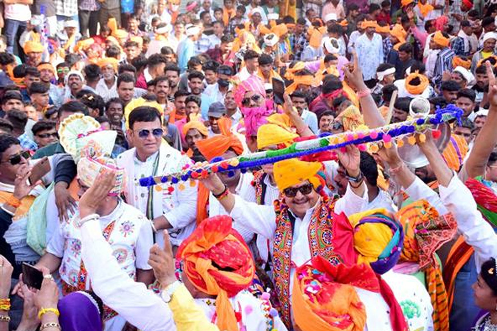 अलीराजपुर के लोगों के चेहरे का निखार उनके आत्म-विश्वास को देखकर मन गदगद है: मंत्री विजयवर्गीय 6 अलीराजपुर के लोगों के चेहरे का निखार उनके आत्म विश्वास को