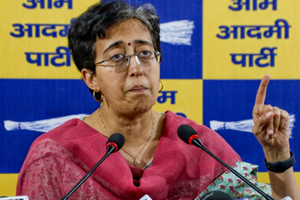 आतिशी ने भाजपा सरकार पर सीधा हमला बोलते शराब के ‘एक के साथ एक फ्री’ ऑफर योगी सरकार को घेरा 6 आतिशी ने भाजपा सरकार पर सीधा हमला बोलते शराब के