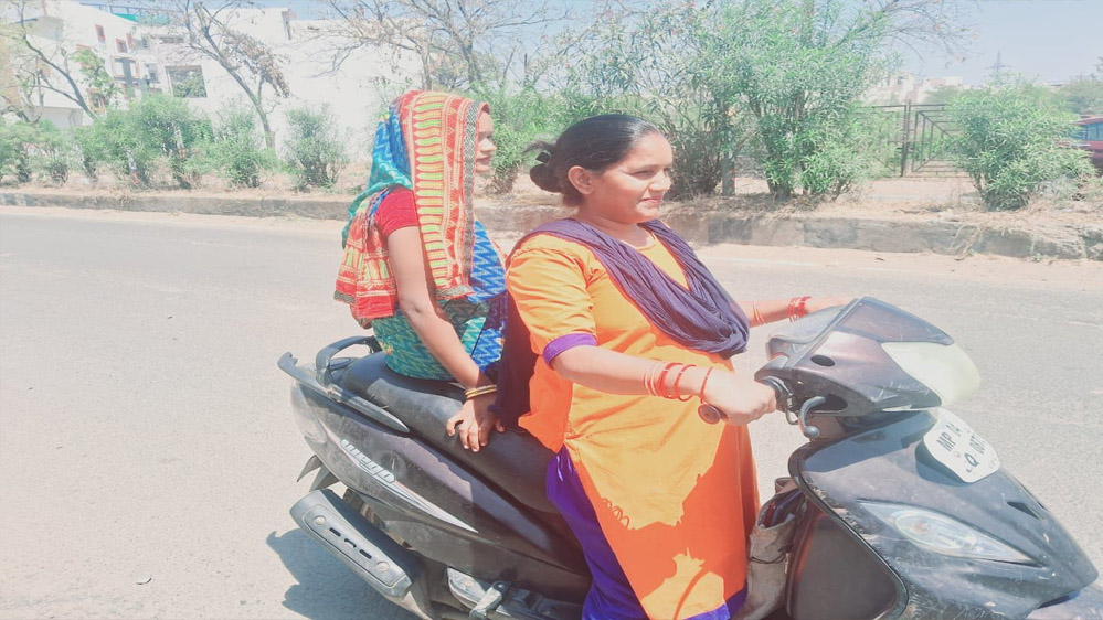 आशा दीदियों ने अपनी सेवाओं से गर्भवती महिलाओं और उनके