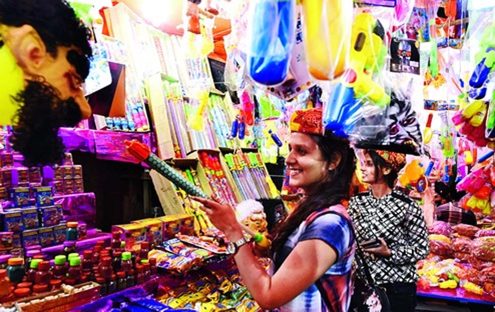 इस वर्ष की होली में देश में 60 हजार करोड़