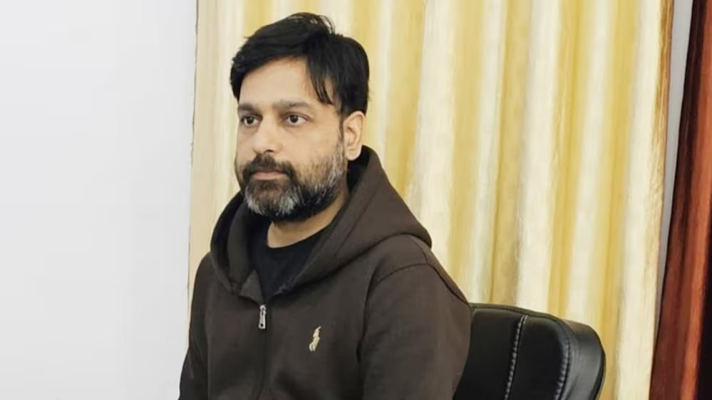 ईडी की करोड़पति सिपाही सौरभ शर्मा पर बड़ी कार्रवाई, 92 करोड़ की संपत्ति अटैच 6 ईडी की करोड़पति सिपाही सौरभ शर्मा पर बड़ी कार्रवाई 92