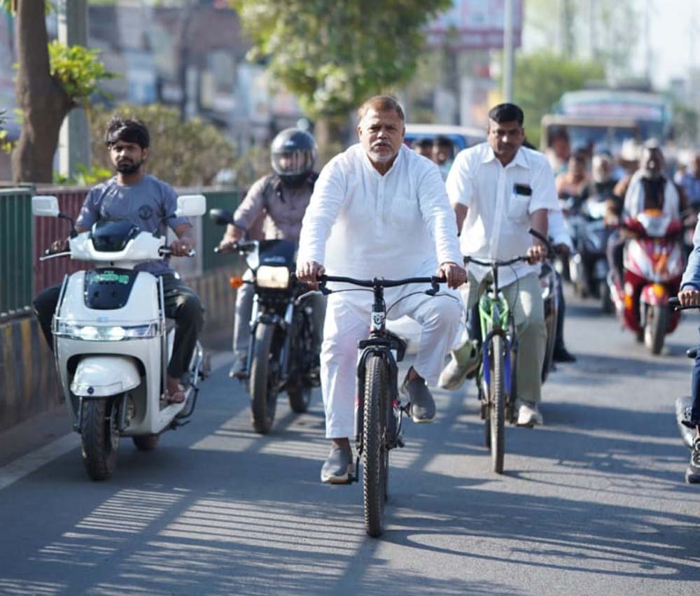 ऊर्जा मंत्री तोमर ने पर्यावरण संवारने और सेहतमंद जीवन बनाने का संदेश देने चलाई साइकिल 6 ऊर्जा मंत्री तोमर ने पर्यावरण संवारने और सेहतमंद जीवन बनाने