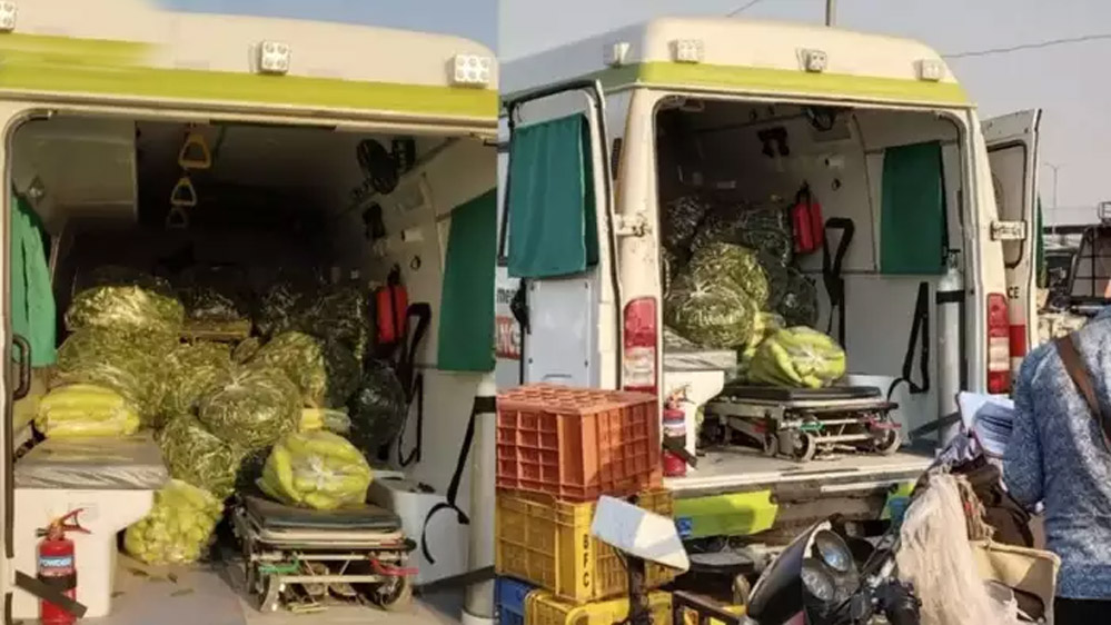 एंबुलेंस में मरीजों की जगह सब्जियां ढोई जा रही फोटो
