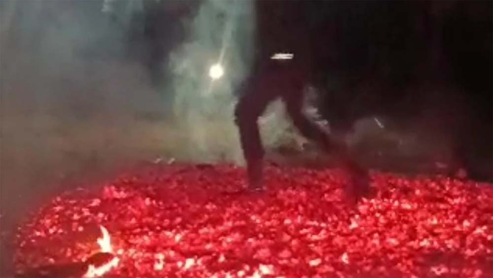गांव में सुख षांति स्थापित हो इसलिए गांव वाले होलीका दहन