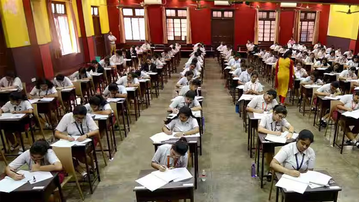 ग्वालियर चंबल में नकल पर नकेल कसी अभी तक महज सात