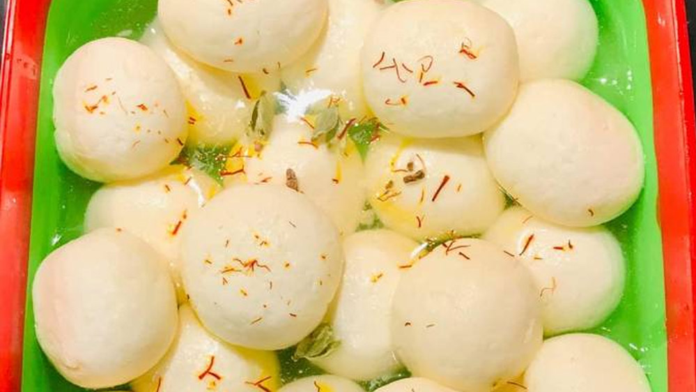 घर पर बंगाली रसगुल्ला आसान तरीके से बनाएं ये