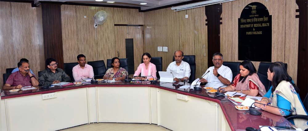 चिकित्सा मंत्री ने विभागीय योजनाओं एवं गतिविधियों की समीक्षा की