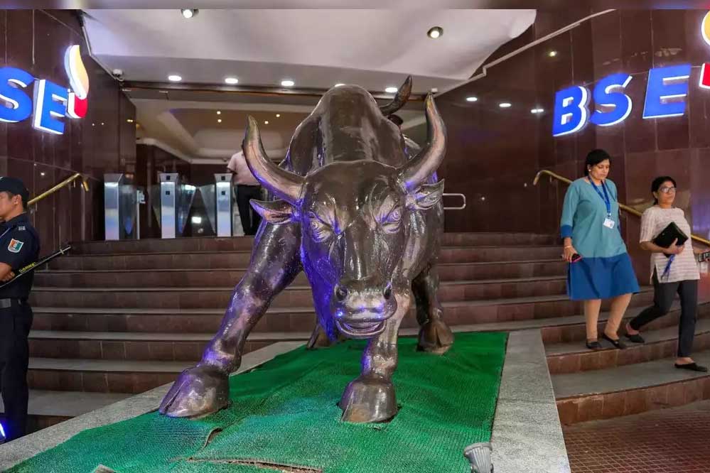 डोनाल्ड ट्रंप की धमकी बेअसर शेयर बाजार ने खुलते ही