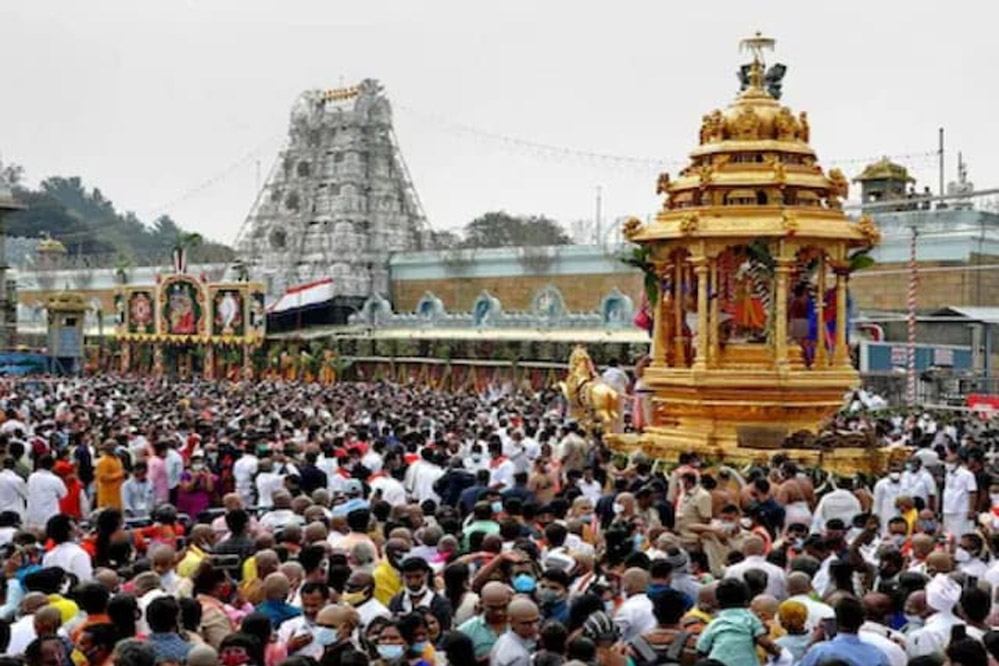 देश के सबसे धनी मंदिर अरबों रुपये का चढ़ावा करोड़ों