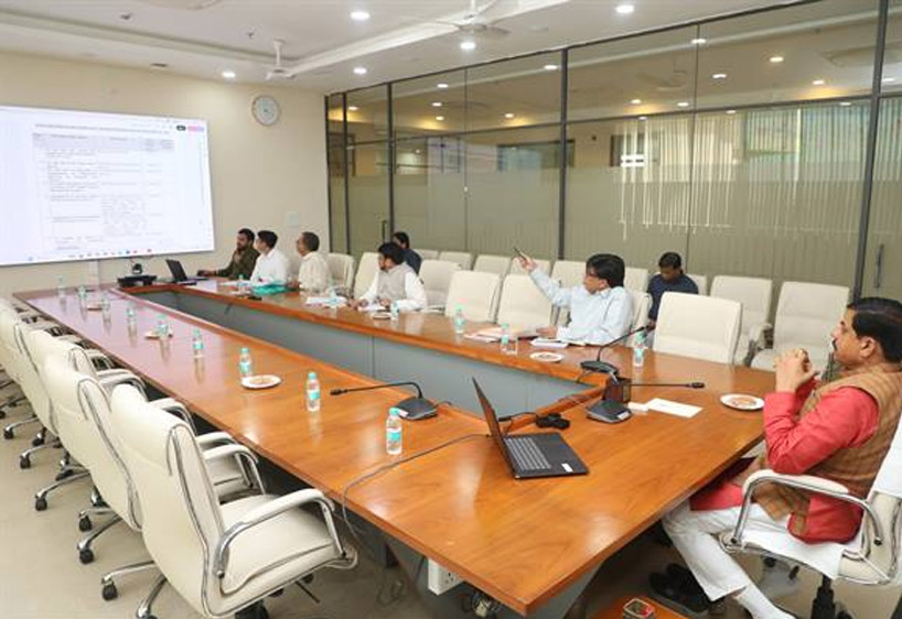 नर्मदा बेसिन से जुड़े सभी प्रोजेक्ट्स में गति लायें