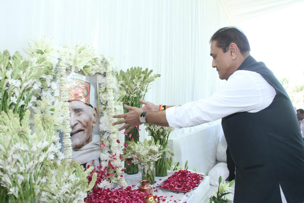नेताओं ने केंद्रीय मंत्री भूपेंद्र यादव के पिता स्वर्गीय कदम सिंह को श्रद्धांजलि दी 6 नेताओं ने केंद्रीय मंत्री भूपेंद्र यादव के पिता स्वर्गीय कदम