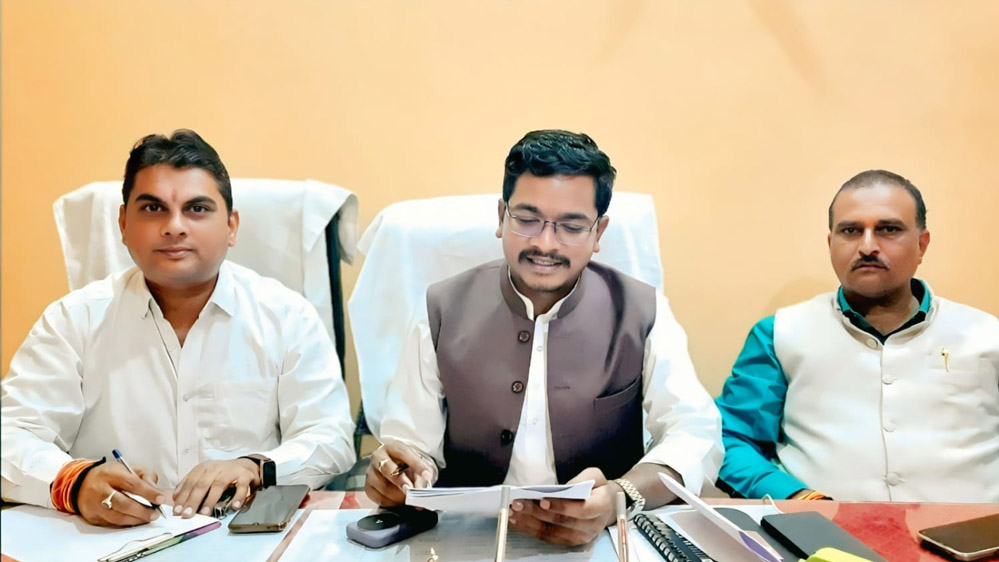 परामर्श बैठक में एक राष्ट्र एक चुनाव को लेकर भाजपा जिलाध्यक्ष