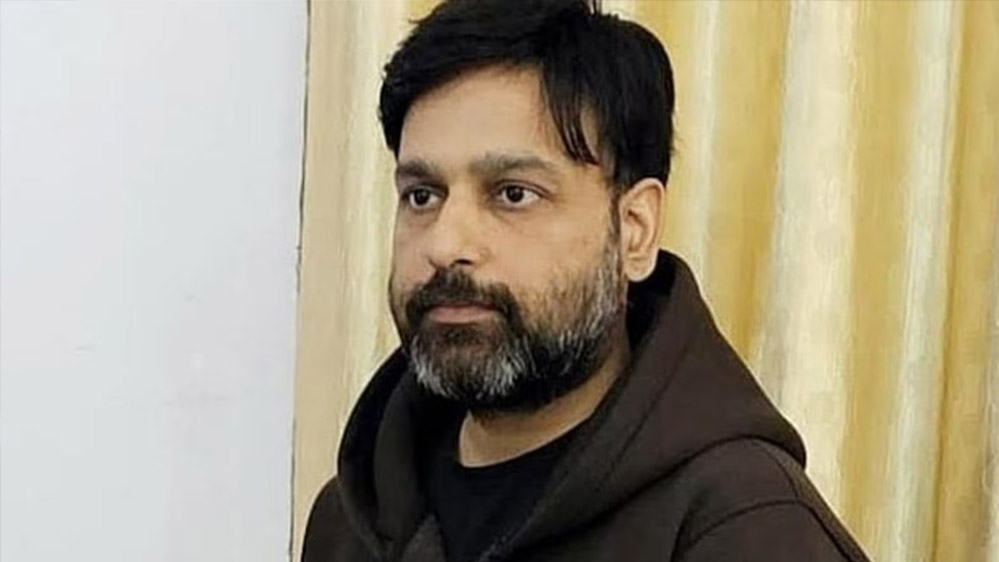 पूर्व कॉन्स्टेबल सौरभ शर्मा पर कसा शिकंजा, मां-बेटे पर पुलिस ने दर्ज किया केस 6 पूर्व कॉन्स्टेबल सौरभ शर्मा पर कसा शिकंजा मां बेटे पर पुलिस