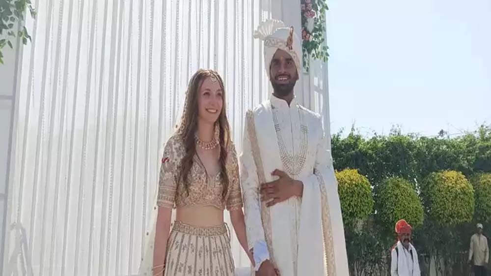 प्यार की कोई सीमा नहीं होती मनरेगा कर्मी के घर