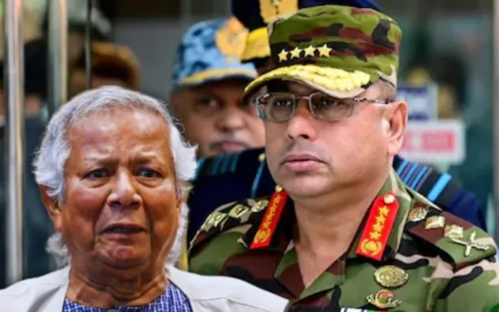 बांग्लादेश की राजधानी में जमा हो रहे सेना के जवान