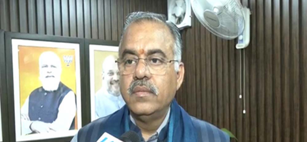 भाजपा नेता ने कहा असदुद्दीन ओवैसी धर्म के नाम पर