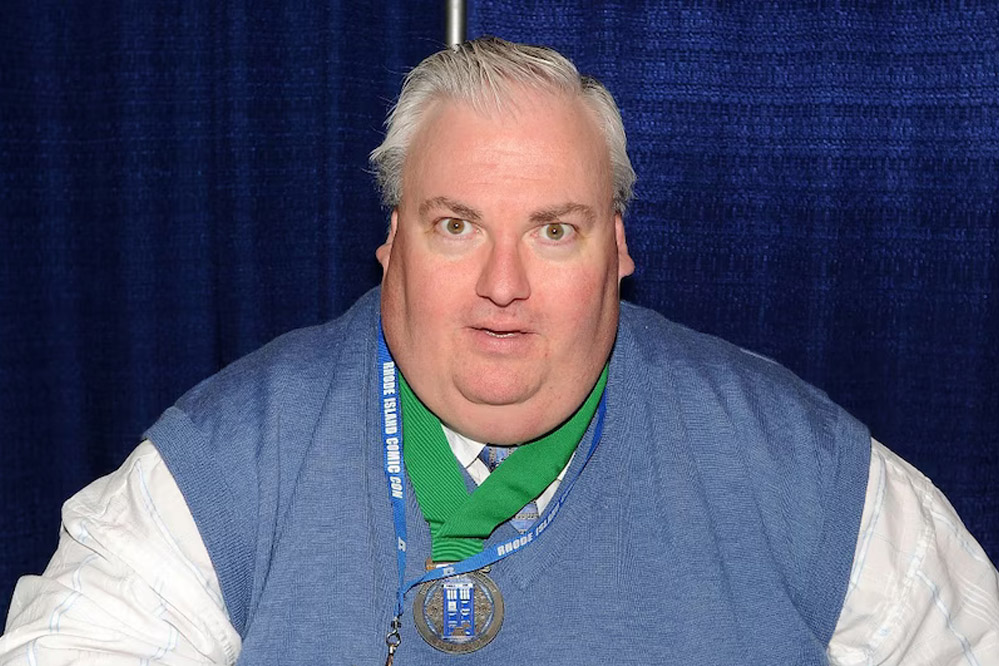 भूत साइमन फिशर बेकर का 63 साल की उम्र में हुआ