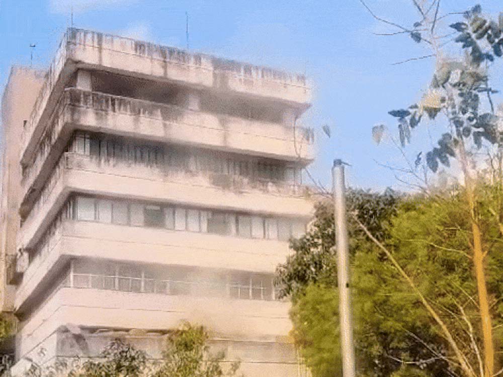 भोपाल के अरेरा हिल्स स्थित विंध्याचल भवन की दूसरी मंजिल पर लगी आग, हले भी हो चुके हैं कई हादसे 6 भोपाल के अरेरा हिल्स स्थित विंध्याचल भवन की दूसरी मंजिल