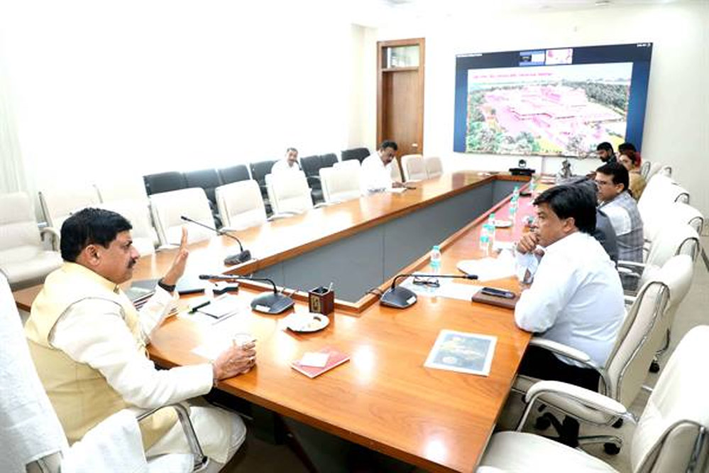 महाकाल लोक परिसर की तरह एकात्म धाम का करें विकास