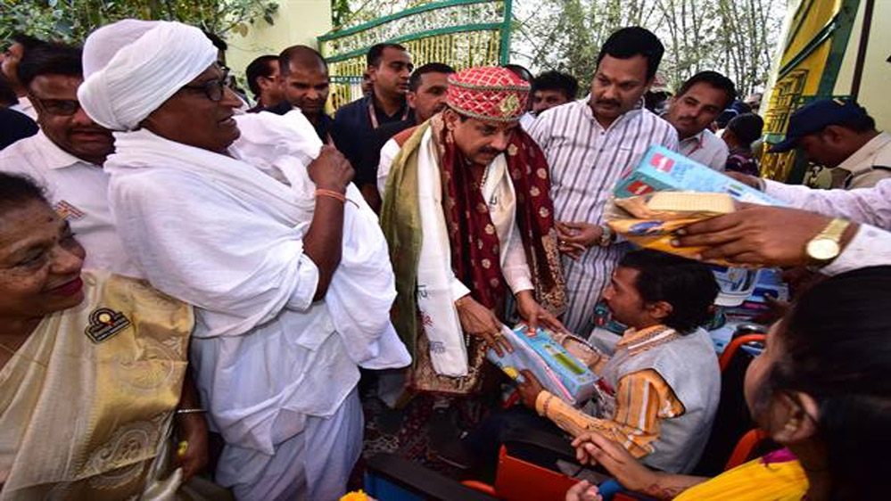 मुख्यमंत्री डॉ यादव ने उज्जैन सेवाधाम में बच्चों के साथ