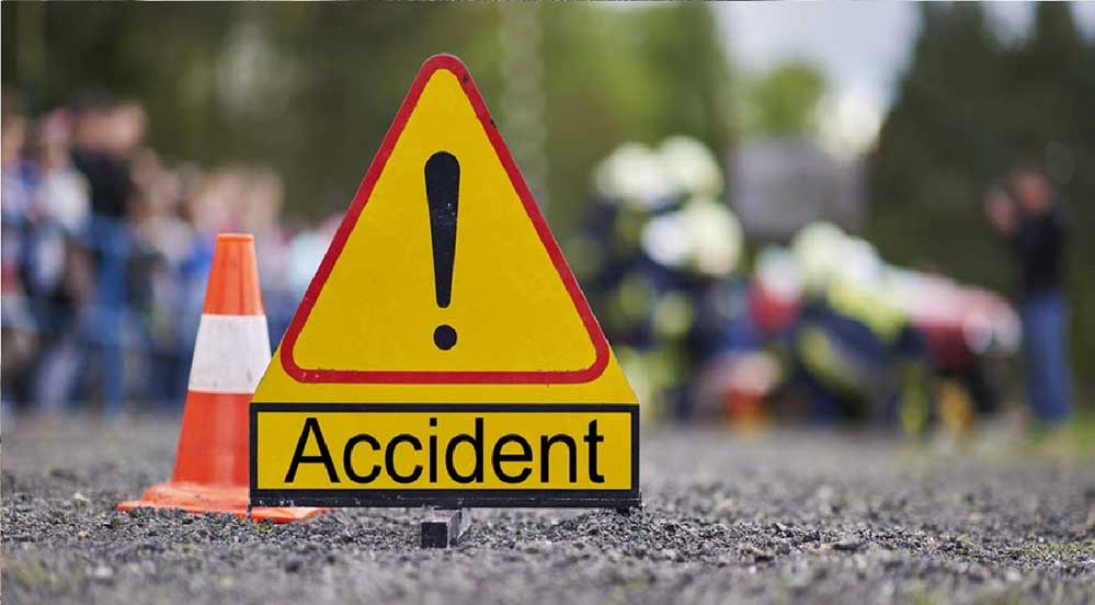 राज्य में अलग-अलग सड़क हादसे में 5 की मौत, गरियाबंद में कार से टकराई 3 बाइक; राजिम में ट्रक ने 2 युवकों को रौंदा 6 राज्य में अलग अलग सड़क हादसे में 5 की मौत गरियाबंद
