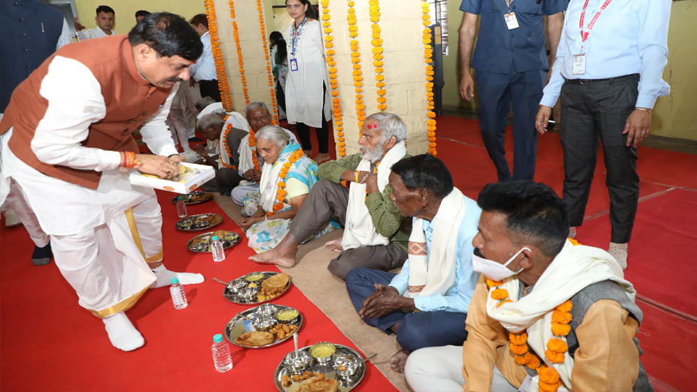 राज्य सरकार हर कदम हर समय नागरिकों के साथ खड़ी है