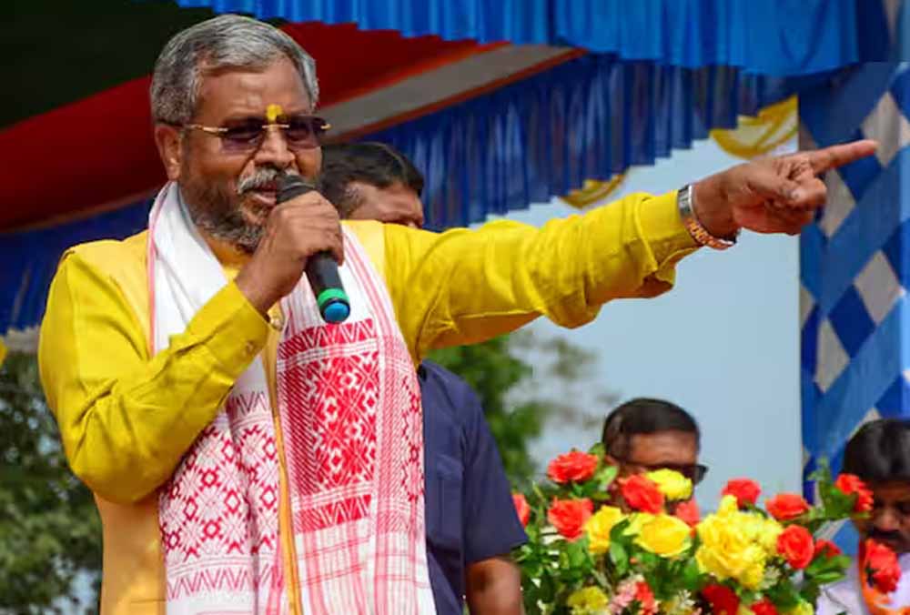 राहुल गांधी और कांग्रेस के लोग RSS के कार्यालय जाकर