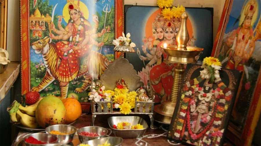 वास्तु शास्त्र के इन नियमों का करें पूजा के समय
