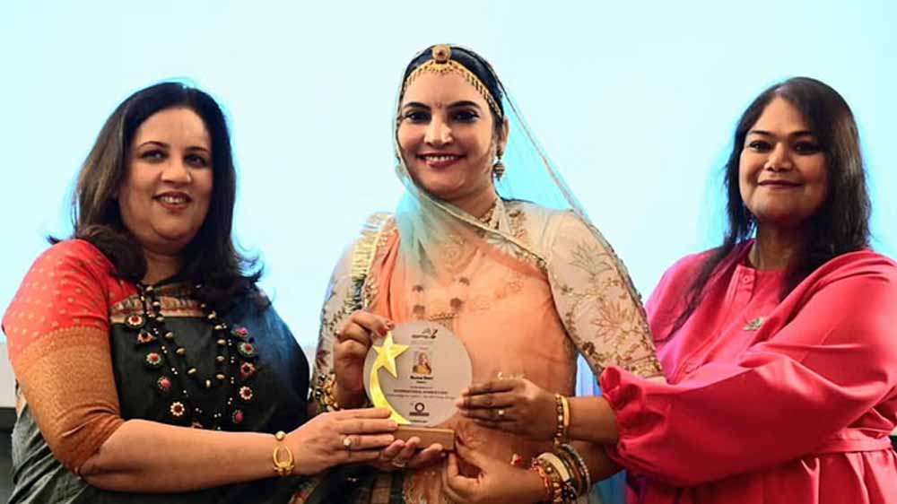 विदेश की धरती पर अपनी काबिलियत से देश का गौरव